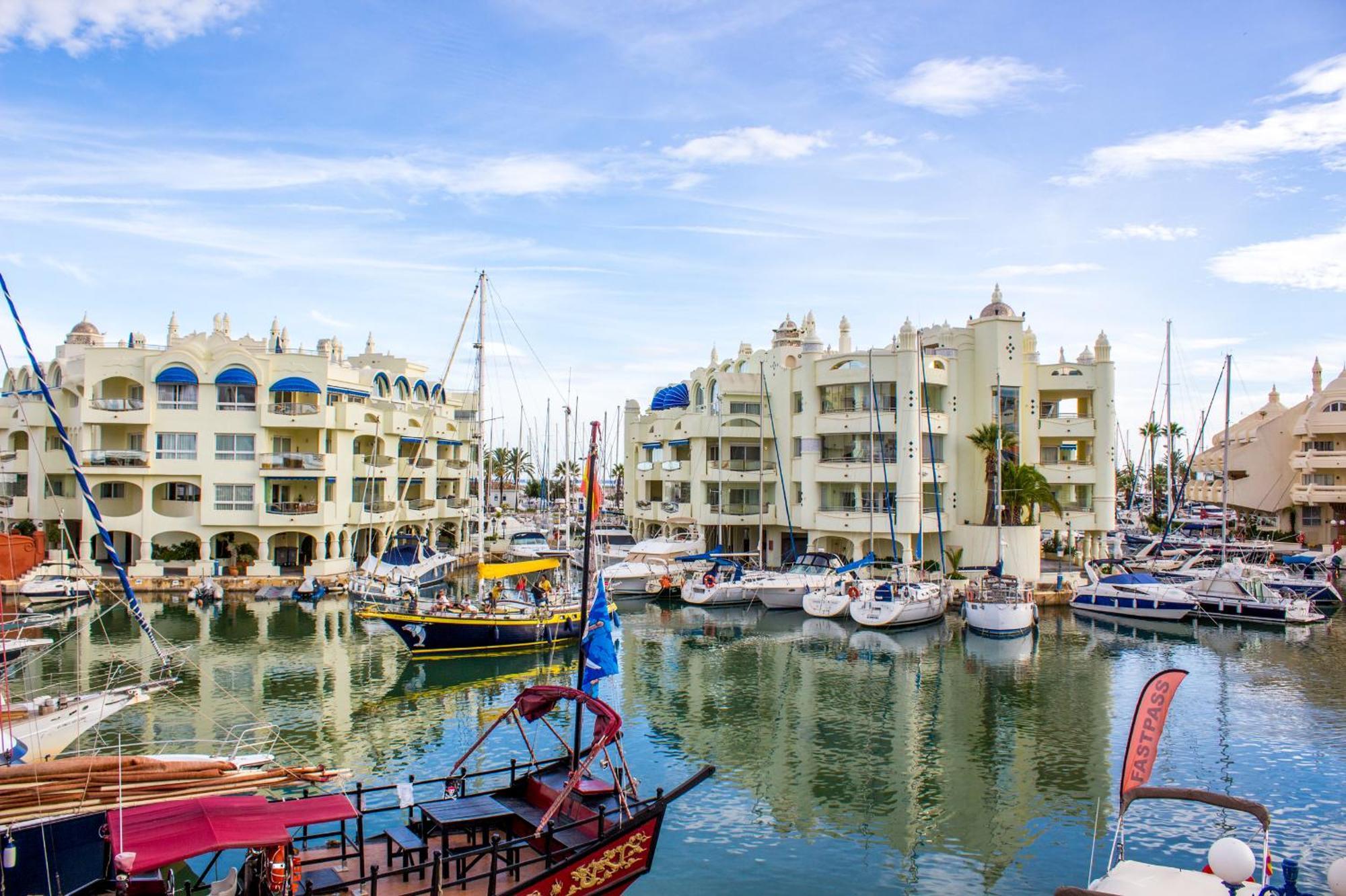 Benal Beach Suite Ii, Estudio Con Parque Acuatico Y Vistas Al Mar. Benalmadena Bagian luar foto